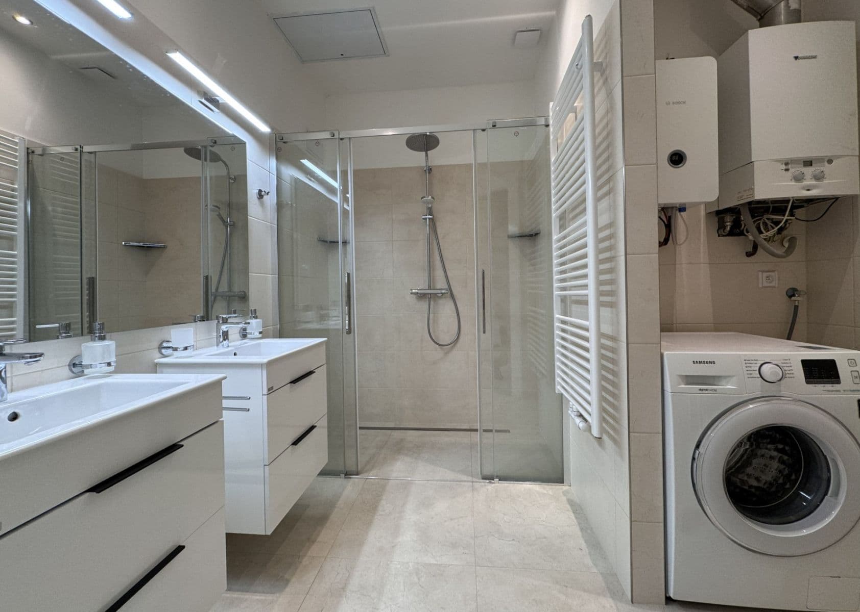 Pronájem bytu 3+1 125 m², náměstí Jiřího z Poděbrad, Praha, Praha Pronájem bytu 3+1 125 m², náměstí Jiřího z Poděbrad, Praha, Praha