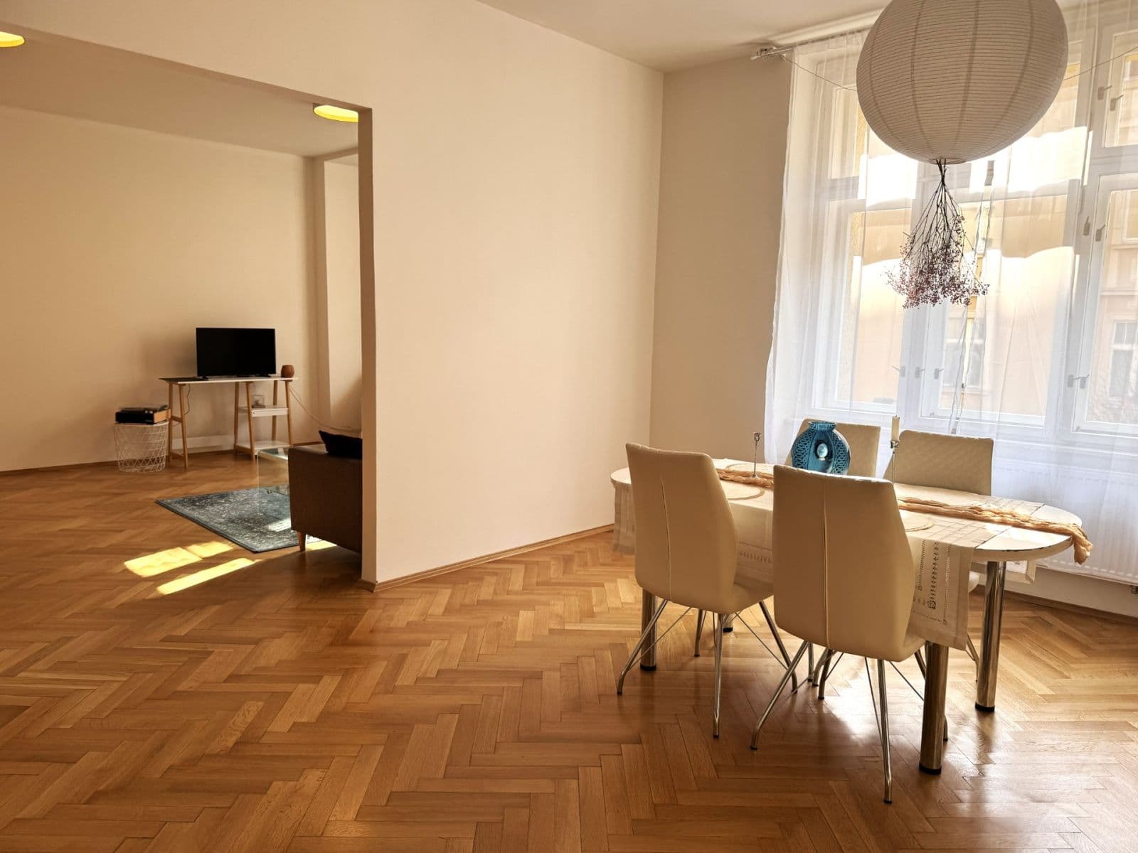 Pronájem bytu 3+1 125 m², náměstí Jiřího z Poděbrad, Praha, Praha Pronájem bytu 3+1 125 m², náměstí Jiřího z Poděbrad, Praha, Praha
