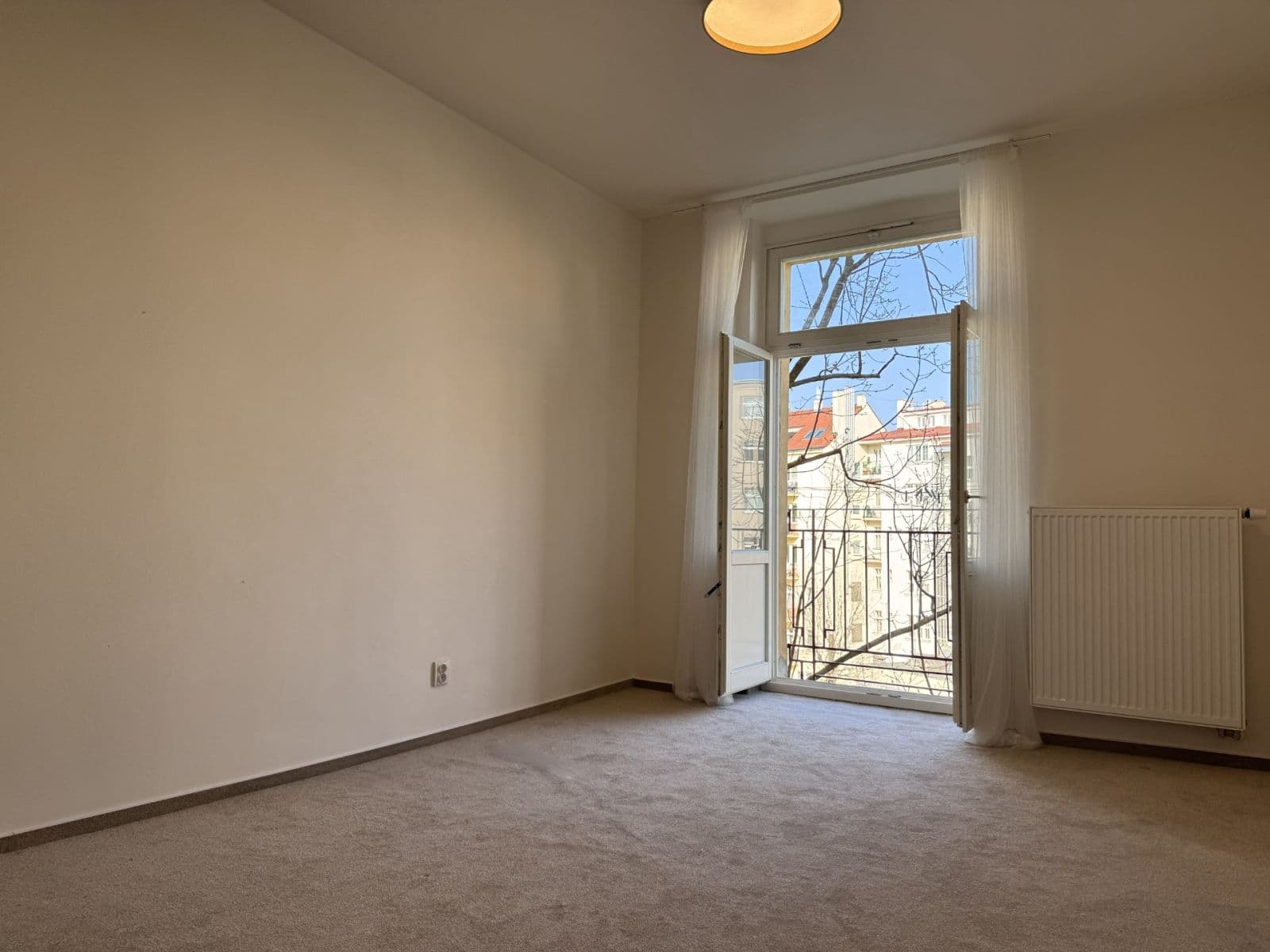 Pronájem bytu 3+1 125 m², náměstí Jiřího z Poděbrad, Praha, Praha Pronájem bytu 3+1 125 m², náměstí Jiřího z Poděbrad, Praha, Praha