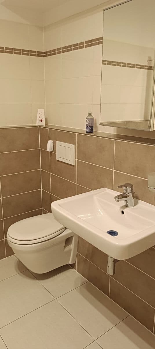Pronájem bytu 2+kk 63 m², Mirešická, Jinočany, Středočeský kraj Pronájem bytu 2+kk 63 m², Mirešická, Jinočany, Středočeský kraj