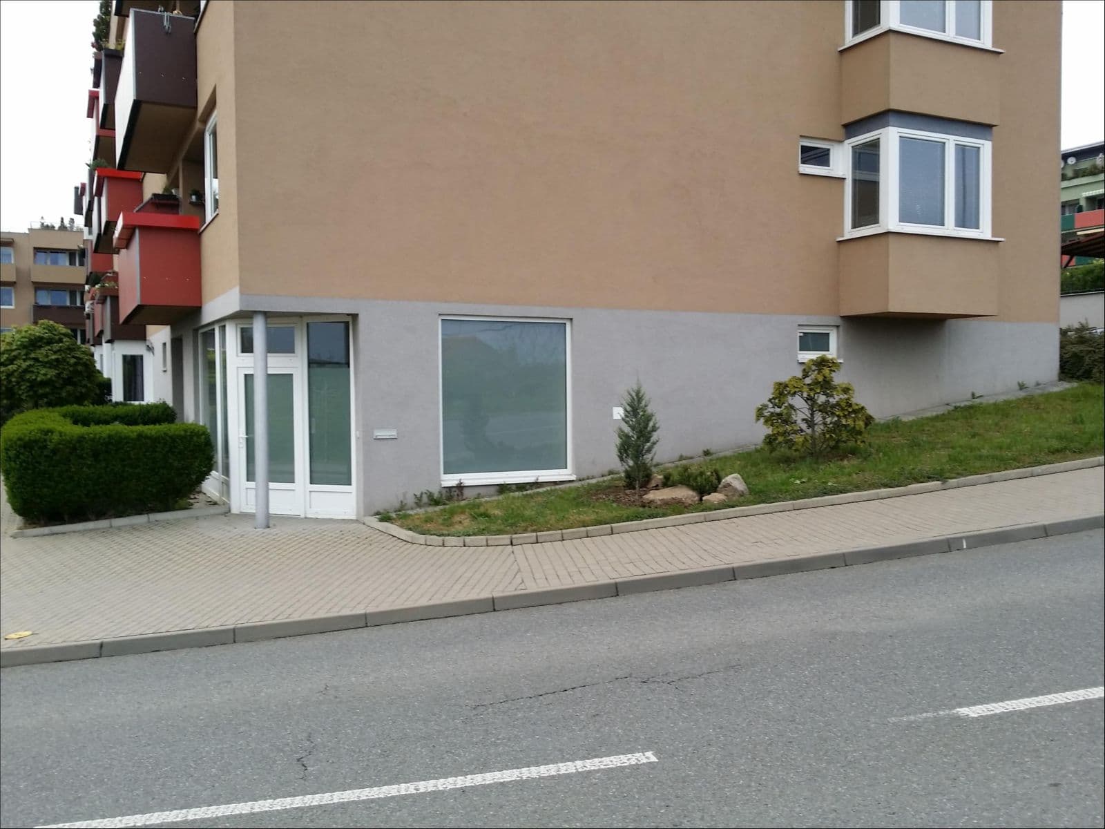 Pronájem nebytového prostoru 75 m², Hvozdecká, Brno, Jihomoravský kraj Pronájem nebytového prostoru 75 m², Hvozdecká, Brno, Jihomoravský kraj