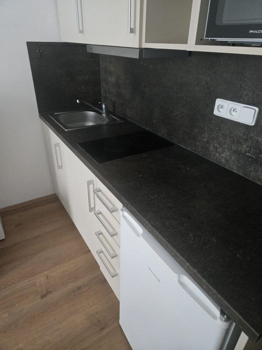 Pronájem bytu 1+kk 28 m², Zakšínská, Praha, Praha Pronájem bytu 1+kk 28 m², Zakšínská, Praha, Praha