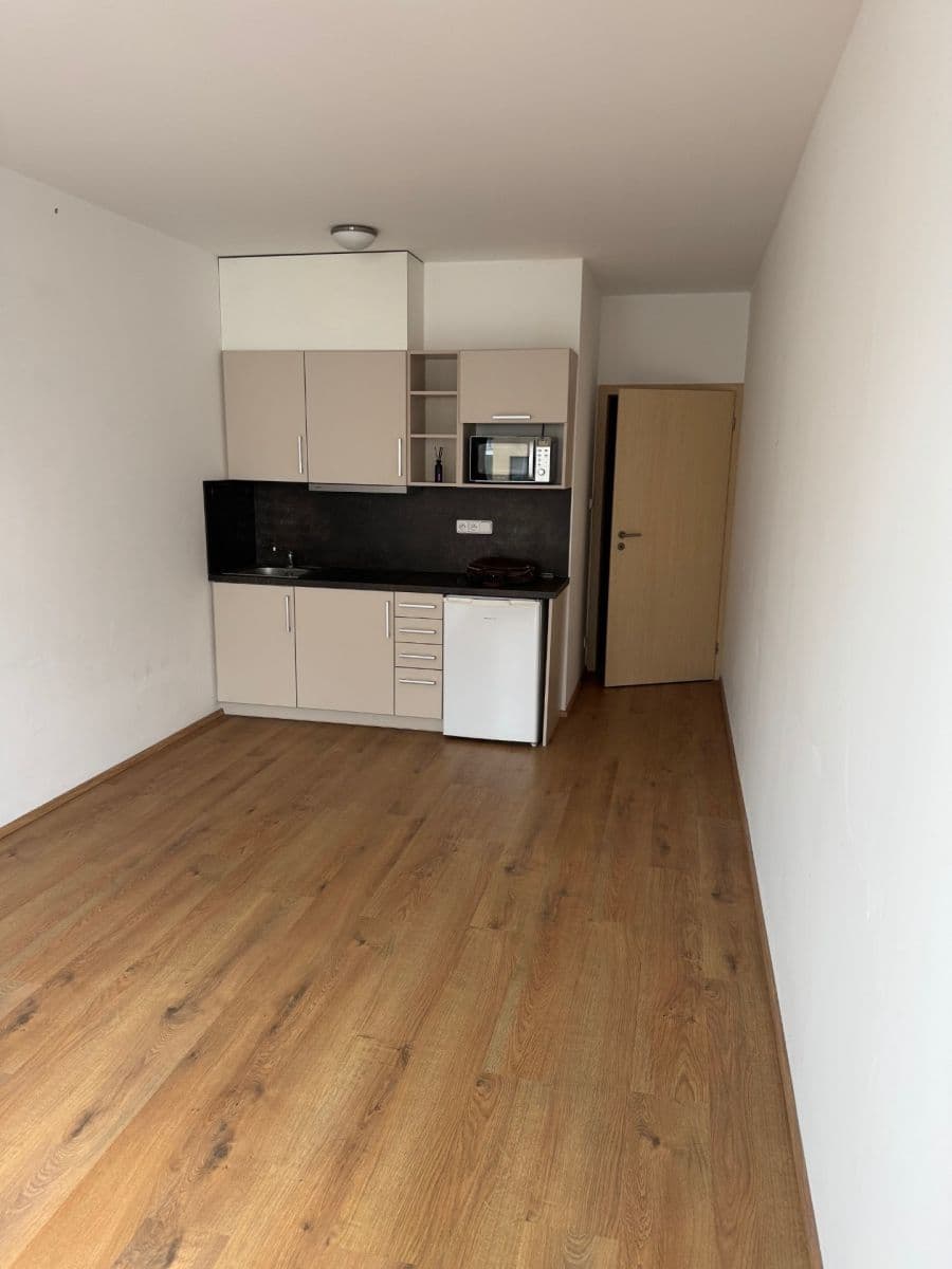 Pronájem bytu 1+kk 28 m², Zakšínská, Praha, Praha Pronájem bytu 1+kk 28 m², Zakšínská, Praha, Praha