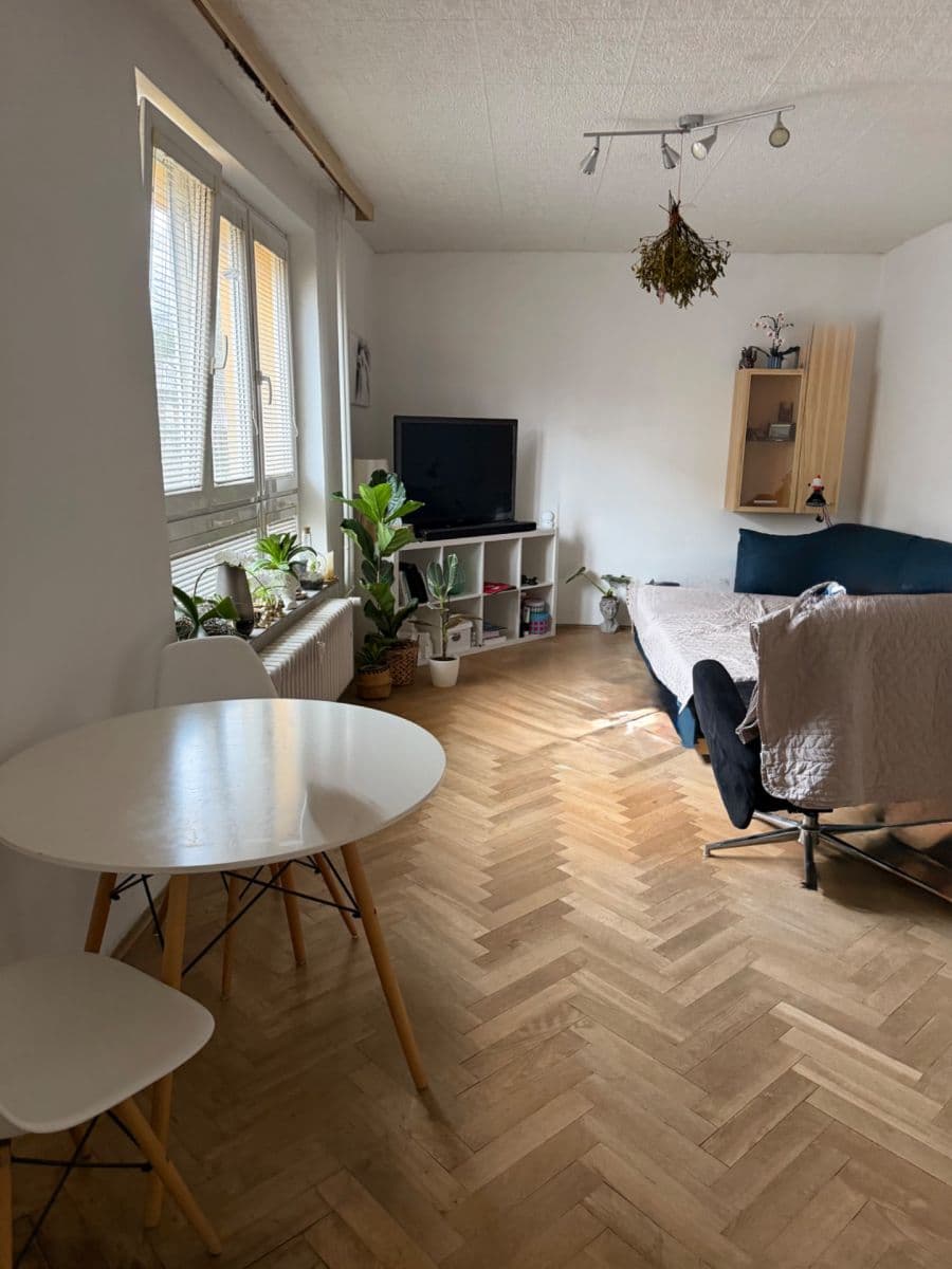 Pronájem bytu 3+1 70 m², Holčovická, Praha, Praha Pronájem bytu 3+1 70 m², Holčovická, Praha, Praha