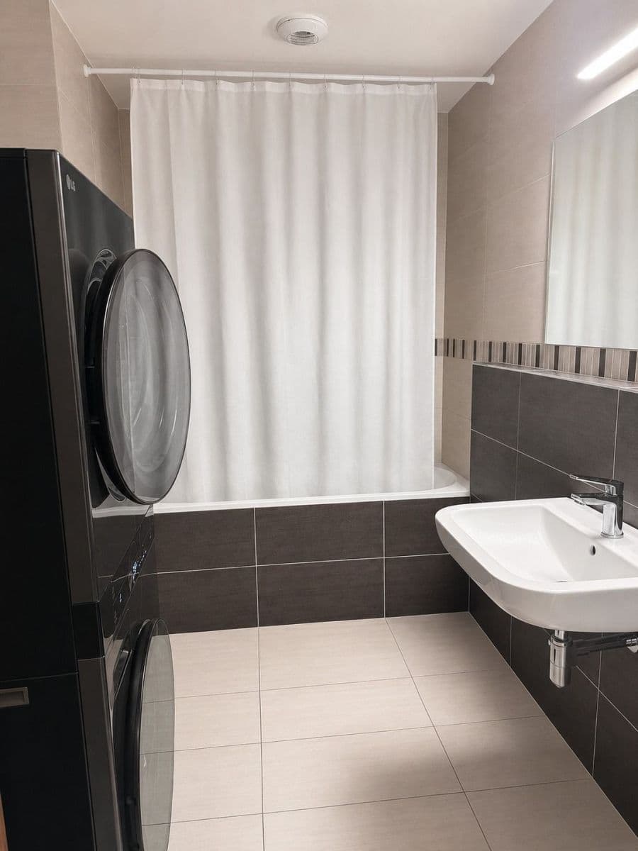 Pronájem bytu Garsoniéra 43 m², Na Hřebenkách, Praha, Praha Pronájem bytu Garsoniéra 43 m², Na Hřebenkách, Praha, Praha
