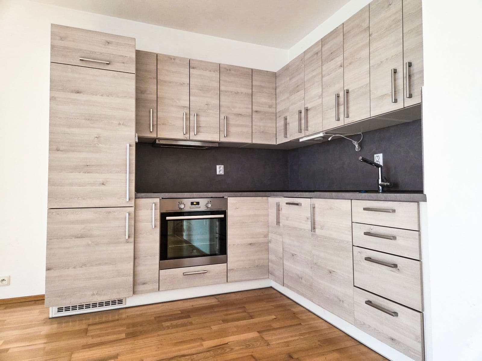 Pronájem bytu 2+kk 55 m², Jeseniova, Praha, Praha Pronájem bytu 2+kk 55 m², Jeseniova, Praha, Praha