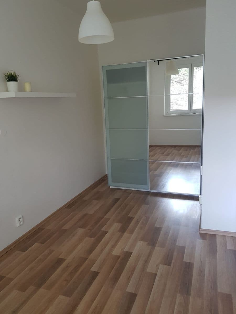 Pronájem bytu 2+kk 40 m², Humpolecká, Praha, Praha Pronájem bytu 2+kk 40 m², Humpolecká, Praha, Praha