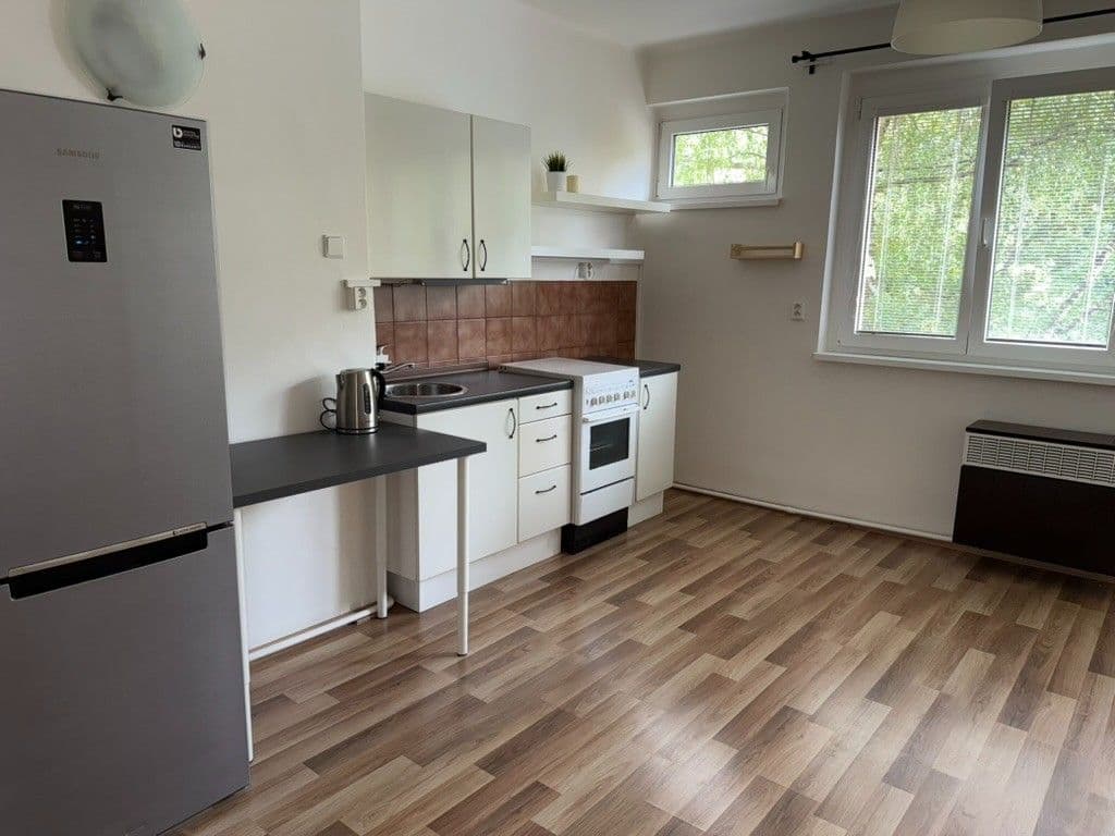 Pronájem bytu 2+kk 40 m², Humpolecká, Praha, Praha Pronájem bytu 2+kk 40 m², Humpolecká, Praha, Praha