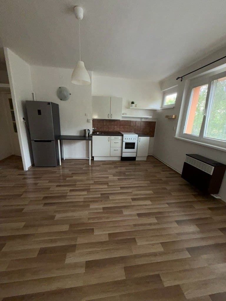 Pronájem bytu 2+kk 40 m², Humpolecká, Praha, Praha Pronájem bytu 2+kk 40 m², Humpolecká, Praha, Praha