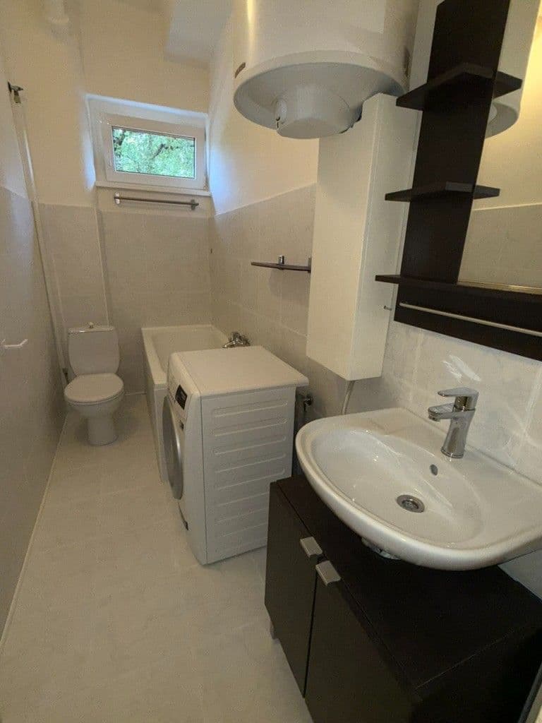 Pronájem bytu 2+kk 40 m², Humpolecká, Praha, Praha Pronájem bytu 2+kk 40 m², Humpolecká, Praha, Praha