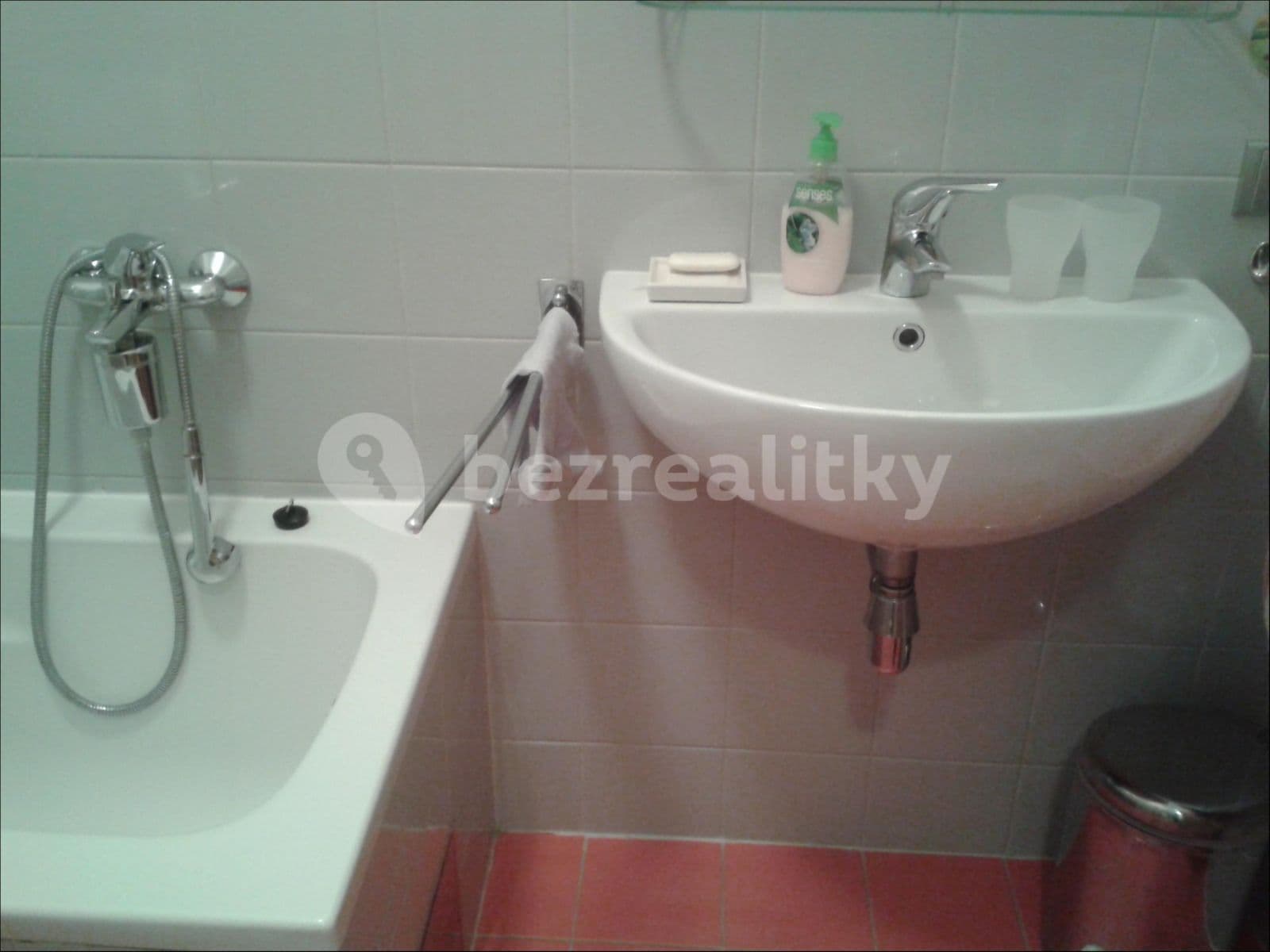 Pronájem bytu 3+1 75 m², Bulharská, Brno, Jihomoravský kraj Pronájem bytu 3+1 75 m², Bulharská, Brno, Jihomoravský kraj