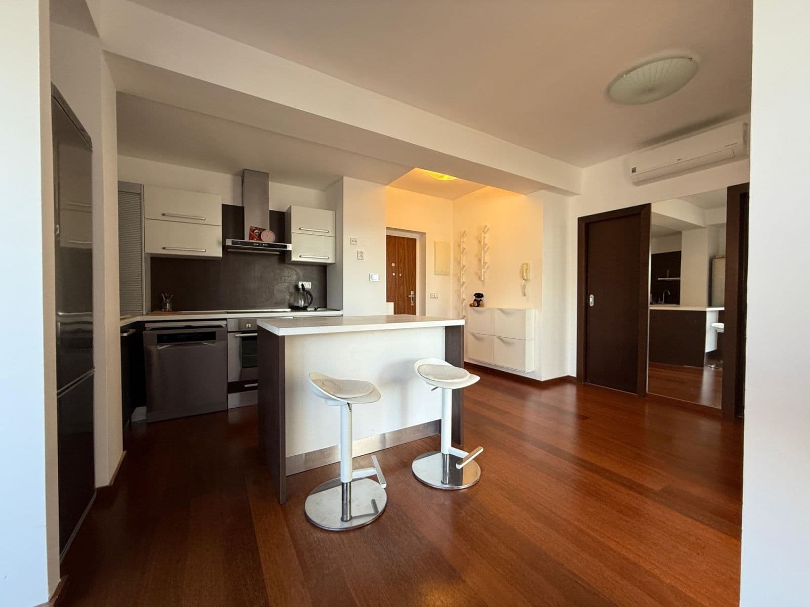 Pronájem bytu 3+kk 72 m², náměstí Míru, Kroměříž, Zlínský kraj Pronájem bytu 3+kk 72 m², náměstí Míru, Kroměříž, Zlínský kraj