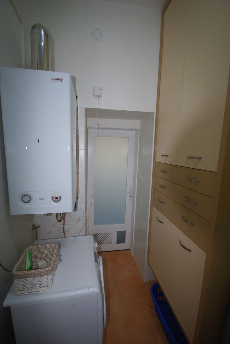 Pronájem bytu 2+1 66 m², V Mezihoří, Praha, Praha Pronájem bytu 2+1 66 m², V Mezihoří, Praha, Praha