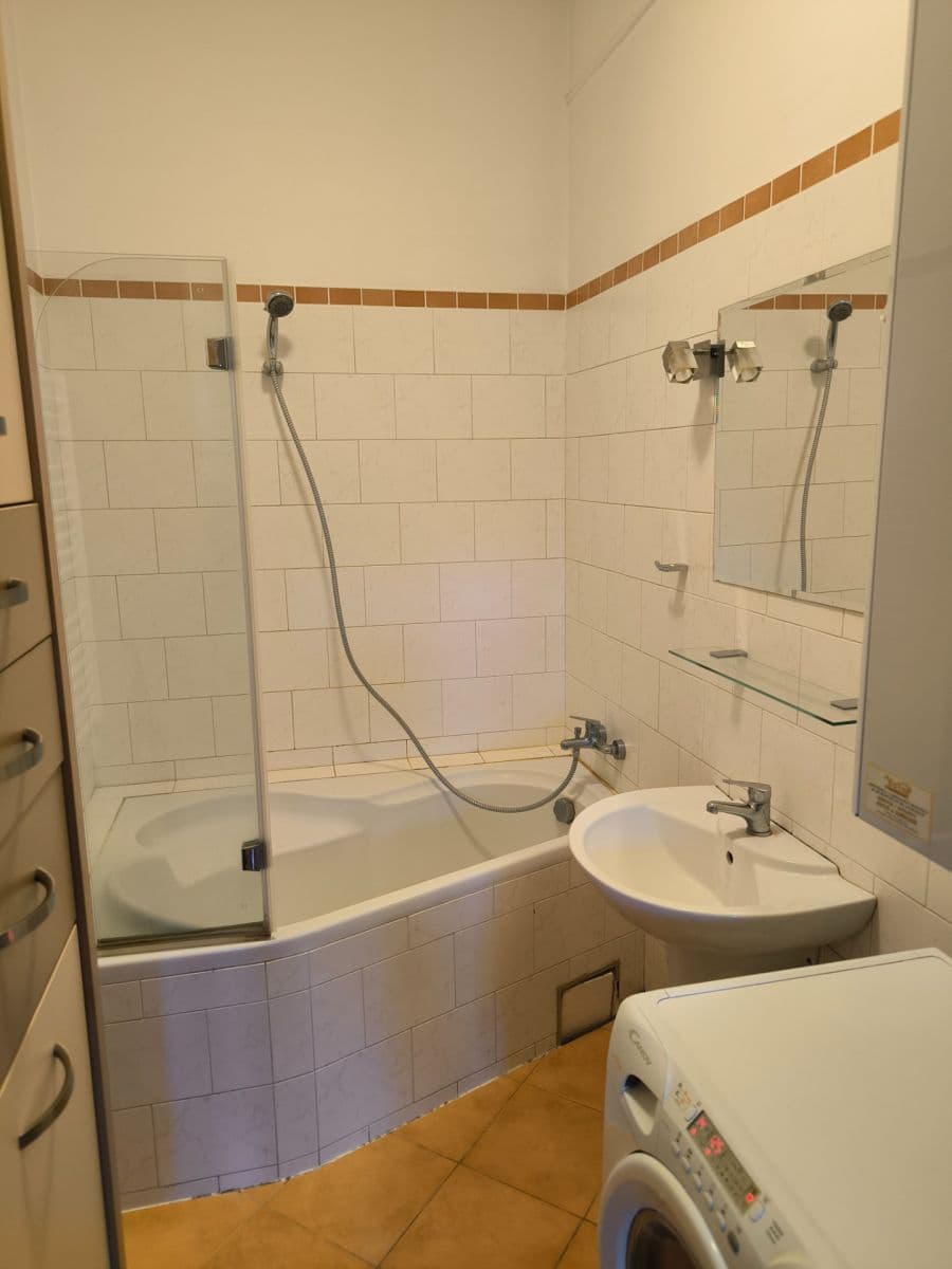 Pronájem bytu 2+1 66 m², V Mezihoří, Praha, Praha Pronájem bytu 2+1 66 m², V Mezihoří, Praha, Praha