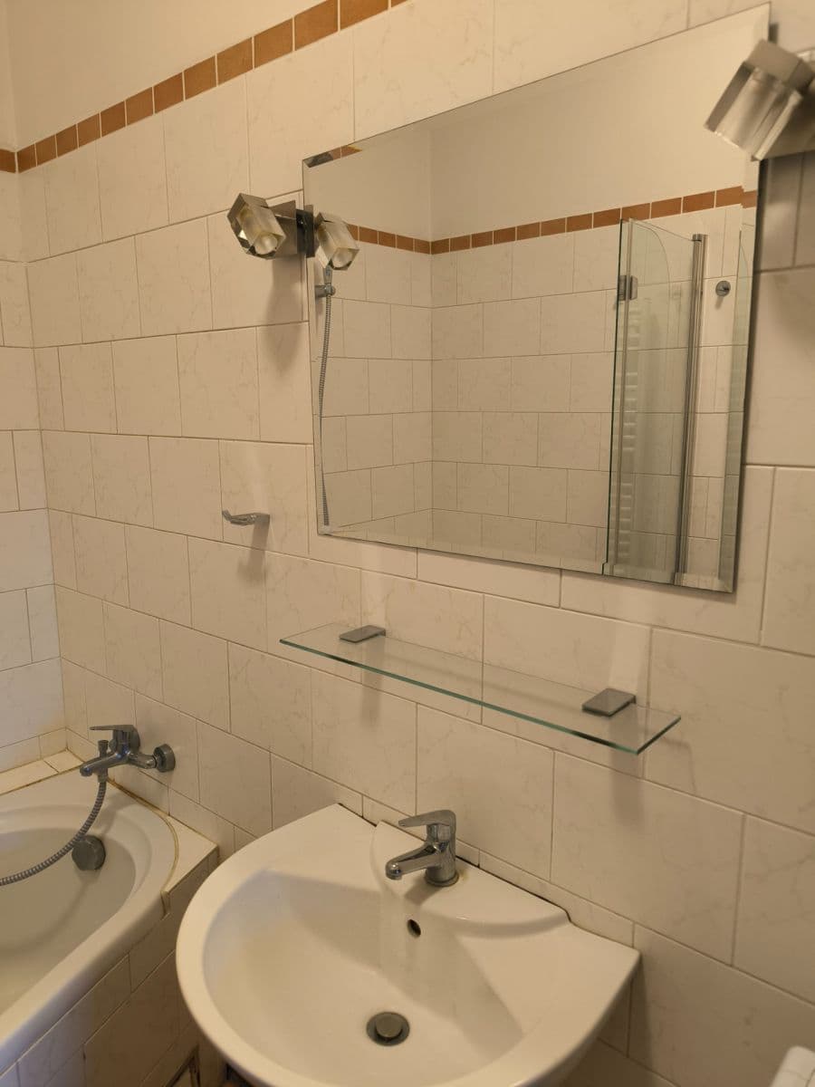 Pronájem bytu 2+1 66 m², V Mezihoří, Praha, Praha Pronájem bytu 2+1 66 m², V Mezihoří, Praha, Praha