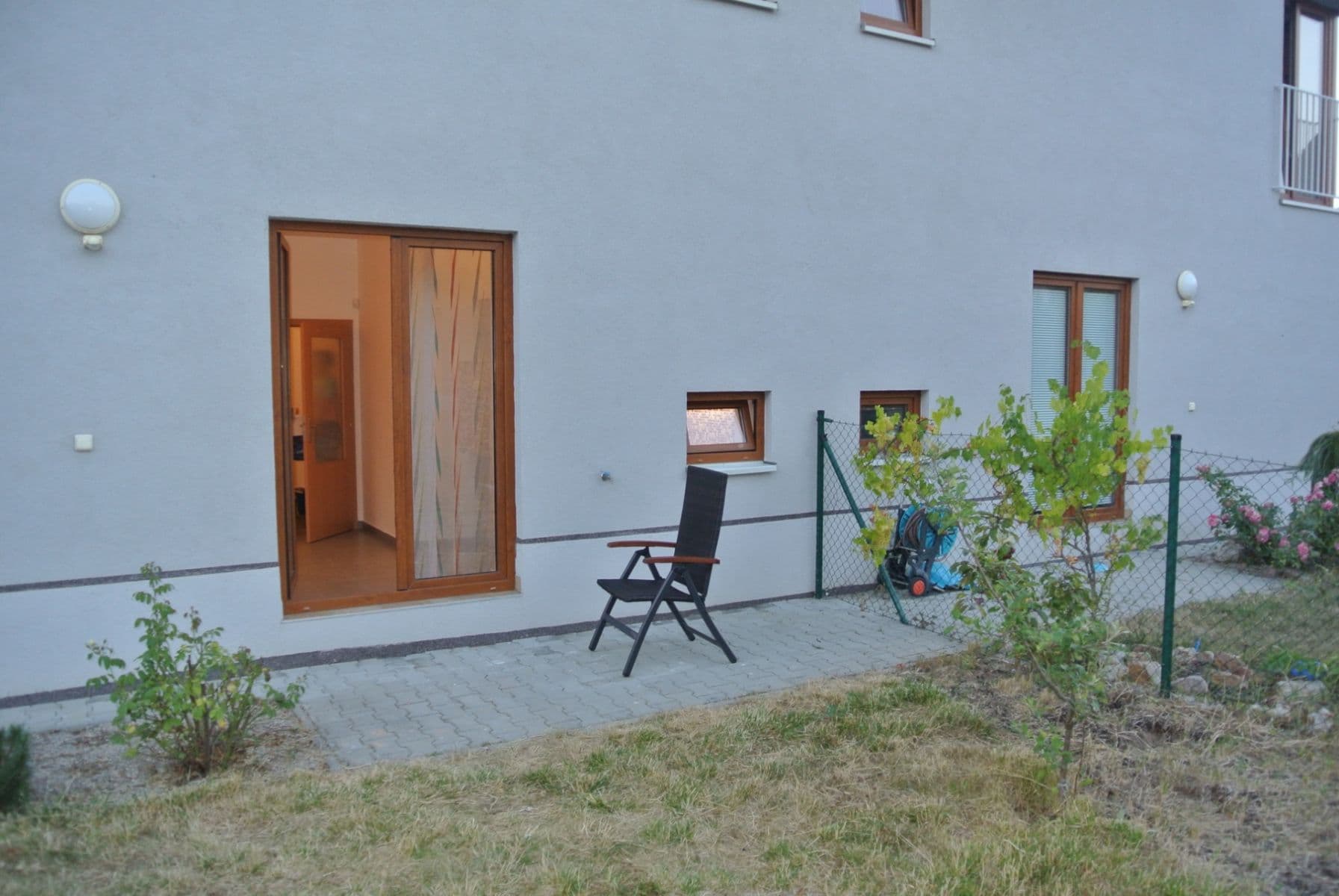 Pronájem bytu 2+kk 50 m², Lomená, Zbuzany, Středočeský kraj Pronájem bytu 2+kk 50 m², Lomená, Zbuzany, Středočeský kraj