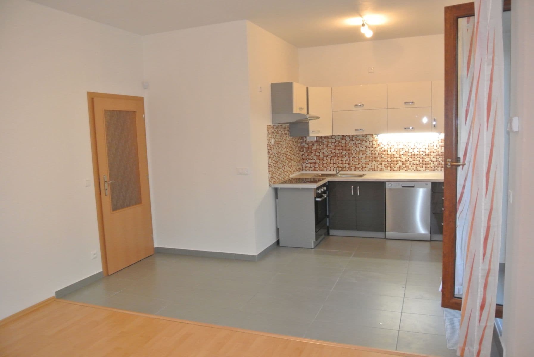 Pronájem bytu 2+kk 50 m², Lomená, Zbuzany, Středočeský kraj Pronájem bytu 2+kk 50 m², Lomená, Zbuzany, Středočeský kraj