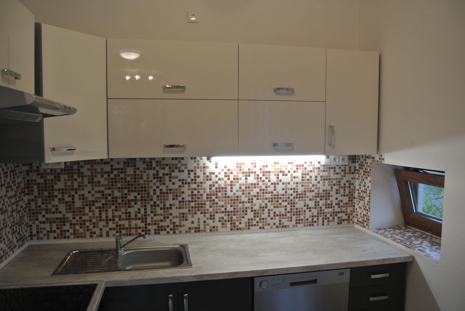 Pronájem bytu 2+kk 50 m², Lomená, Zbuzany, Středočeský kraj Pronájem bytu 2+kk 50 m², Lomená, Zbuzany, Středočeský kraj