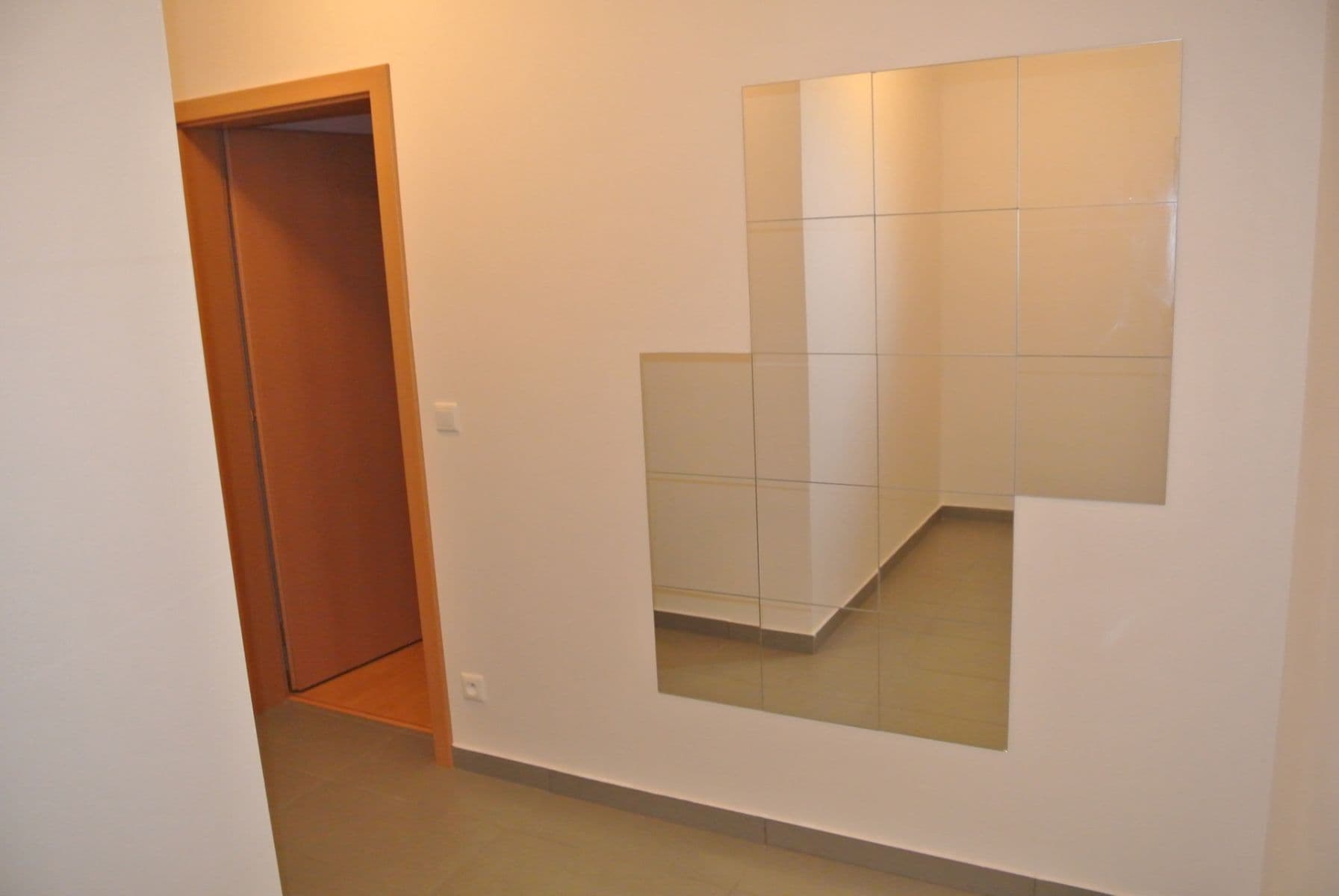 Pronájem bytu 2+kk 50 m², Lomená, Zbuzany, Středočeský kraj Pronájem bytu 2+kk 50 m², Lomená, Zbuzany, Středočeský kraj