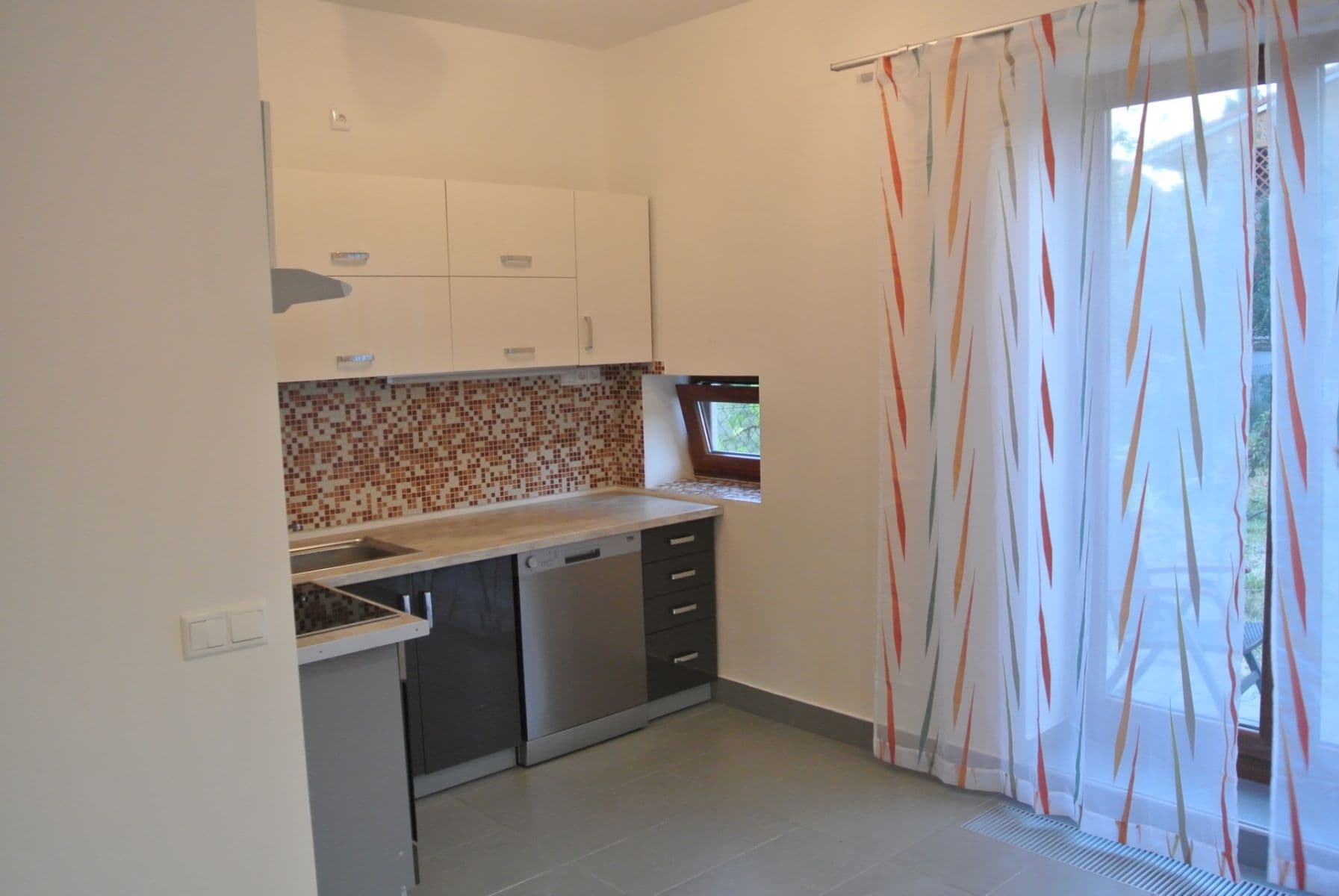 Pronájem bytu 2+kk 50 m², Lomená, Zbuzany, Středočeský kraj Pronájem bytu 2+kk 50 m², Lomená, Zbuzany, Středočeský kraj