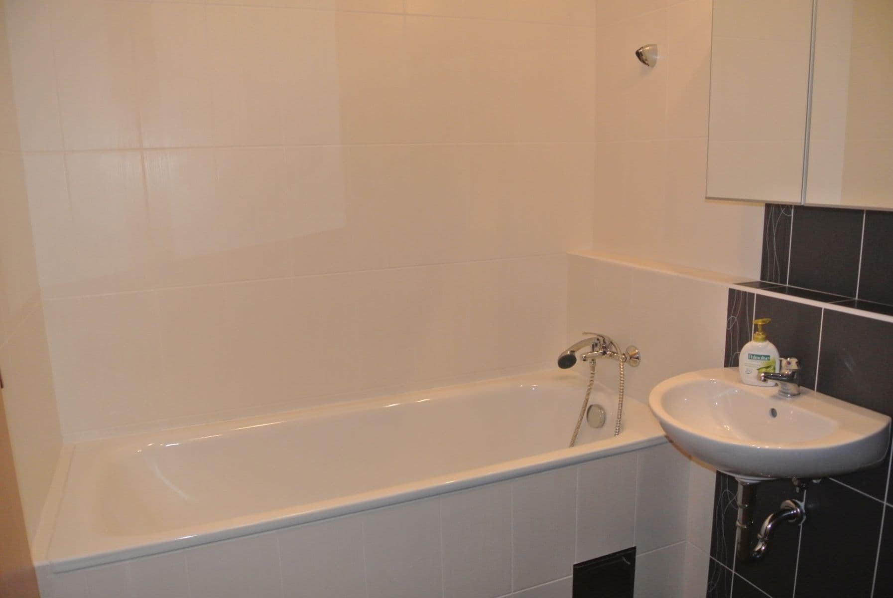 Pronájem bytu 2+kk 50 m², Lomená, Zbuzany, Středočeský kraj Pronájem bytu 2+kk 50 m², Lomená, Zbuzany, Středočeský kraj