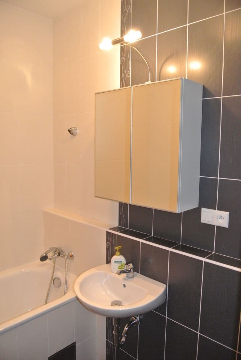 Pronájem bytu 2+kk 50 m², Lomená, Zbuzany, Středočeský kraj Pronájem bytu 2+kk 50 m², Lomená, Zbuzany, Středočeský kraj