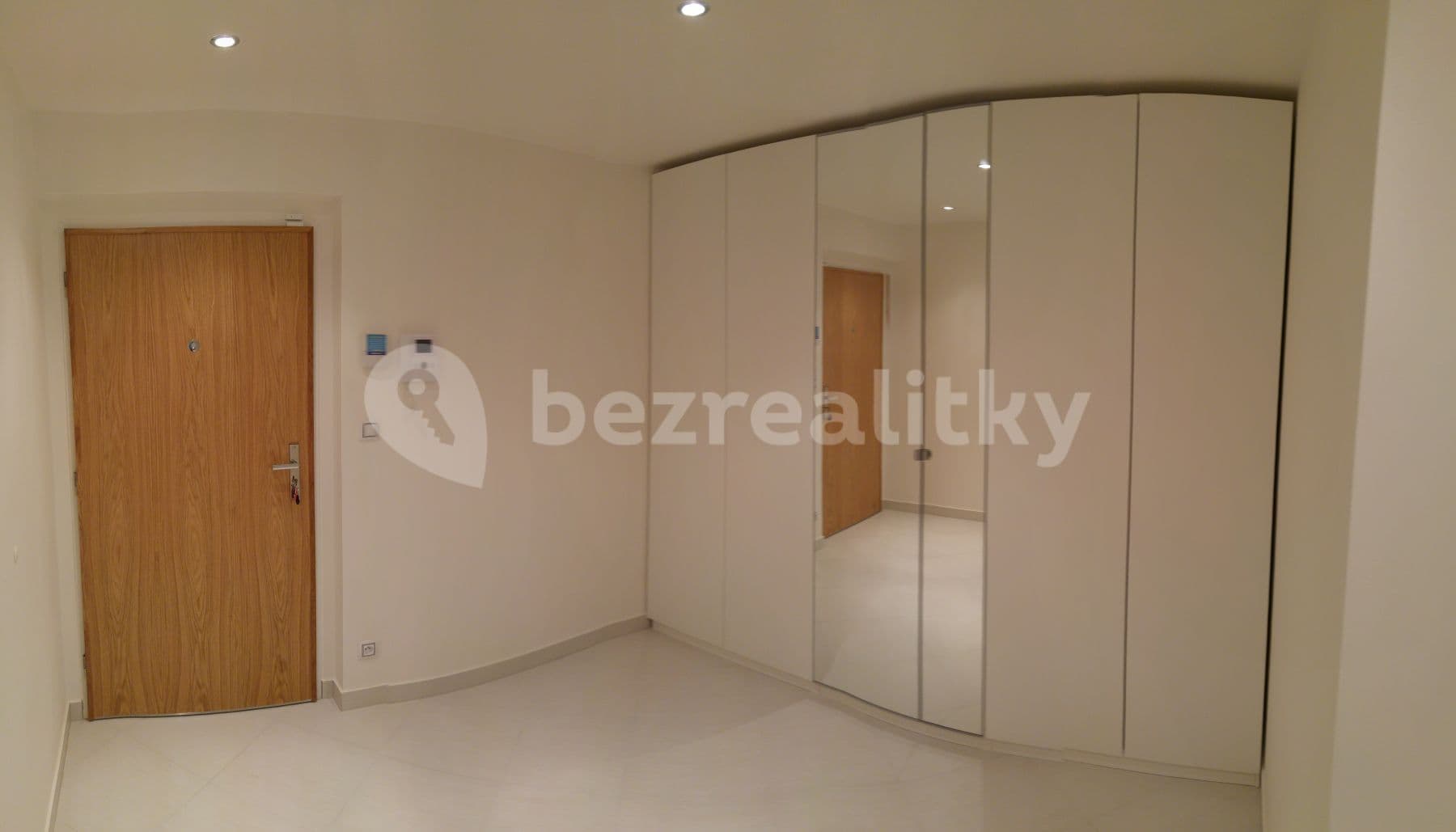 Pronájem bytu 1+kk 57 m², Olšanská, Praha, Praha Pronájem bytu 1+kk 57 m², Olšanská, Praha, Praha