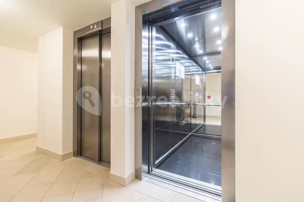 Pronájem bytu 1+kk 57 m², Olšanská, Praha, Praha Pronájem bytu 1+kk 57 m², Olšanská, Praha, Praha