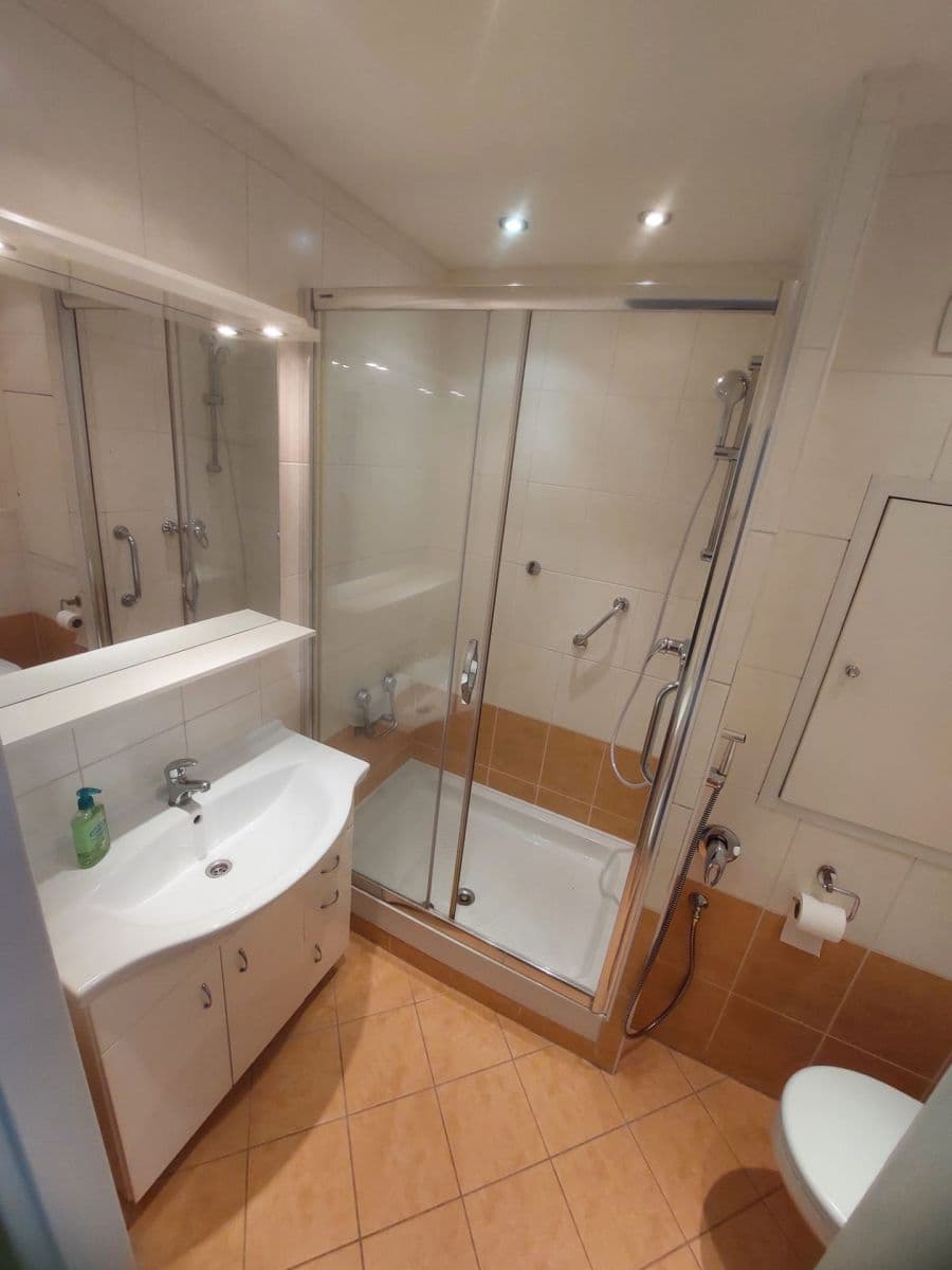 Pronájem bytu 2+kk 40 m², Leopoldova, Praha, Praha Pronájem bytu 2+kk 40 m², Leopoldova, Praha, Praha