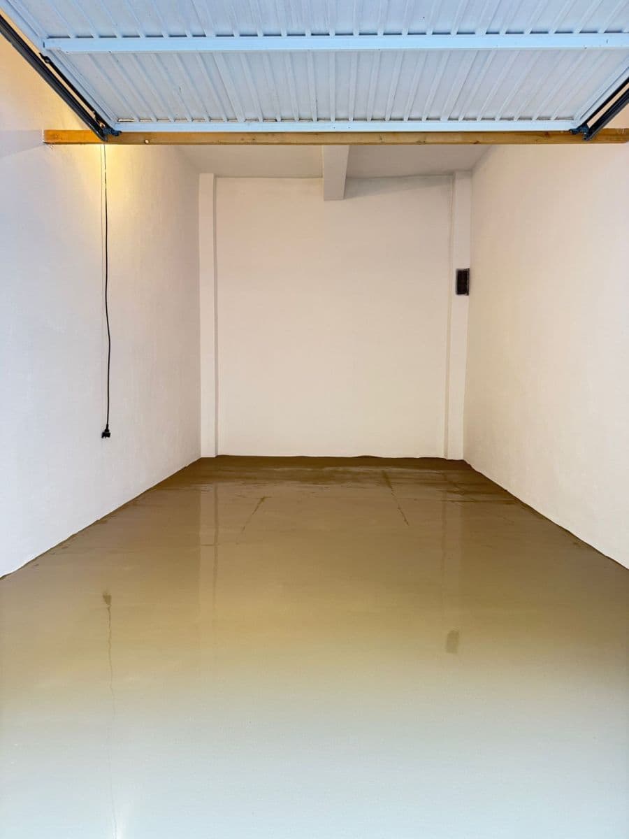 Pronájem garáže 16 m², Pod vilami, Praha, Praha Pronájem garáže 16 m², Pod vilami, Praha, Praha