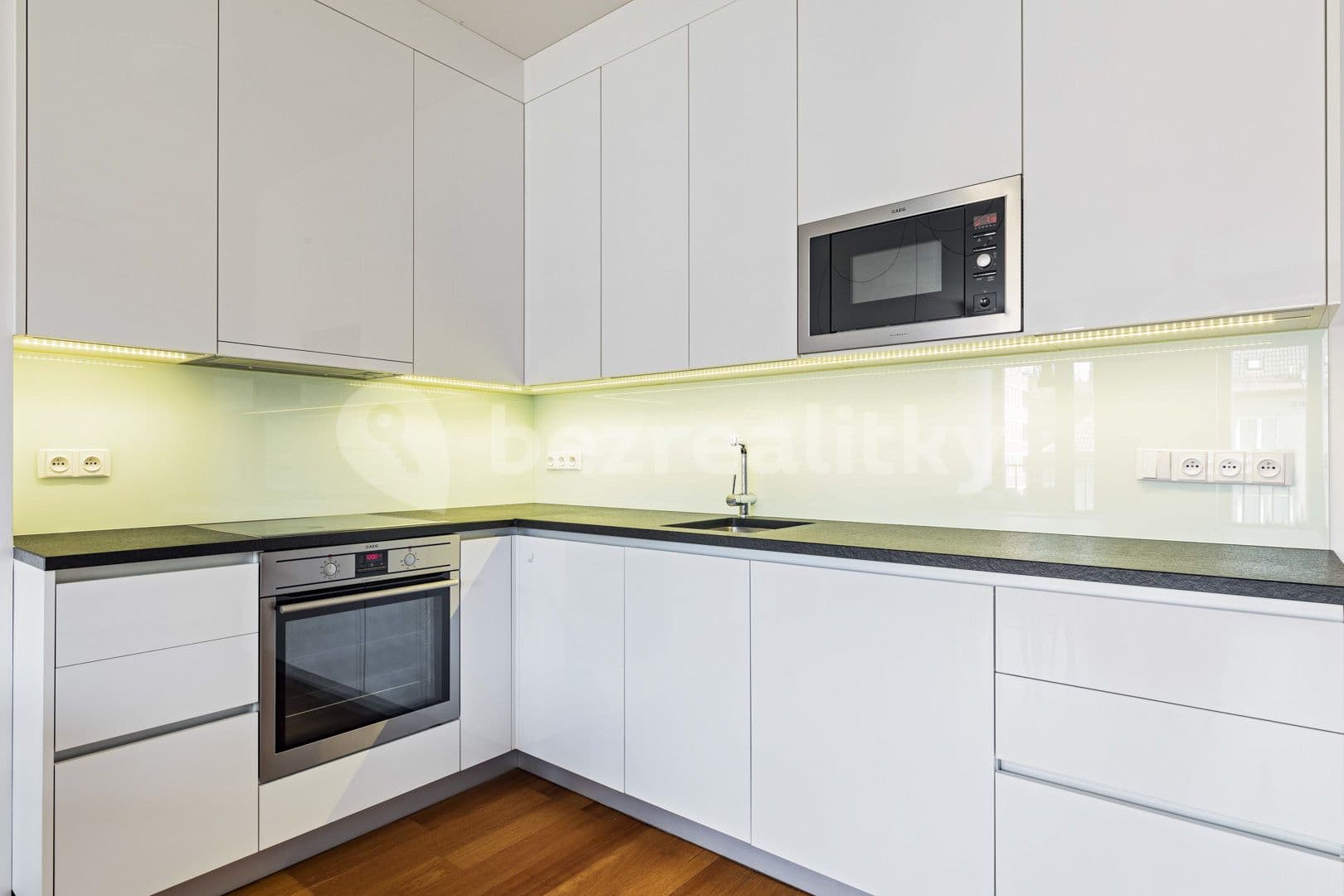 Pronájem bytu 2+kk 65 m², Bechyňova, Praha, Praha Pronájem bytu 2+kk 65 m², Bechyňova, Praha, Praha