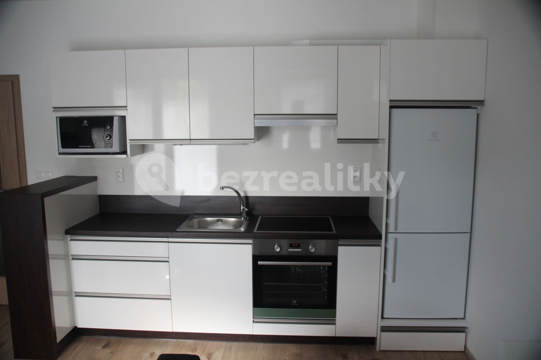 Pronájem bytu 2+kk 47 m², Mojmírovo náměstí, Brno, Jihomoravský kraj Pronájem bytu 2+kk 47 m², Mojmírovo náměstí, Brno, Jihomoravský kraj