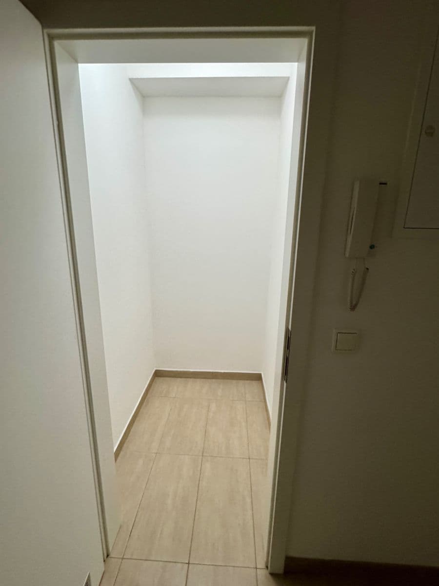 Pronájem bytu 1+kk 35 m², Pavla Beneše, Praha, Praha Pronájem bytu 1+kk 35 m², Pavla Beneše, Praha, Praha