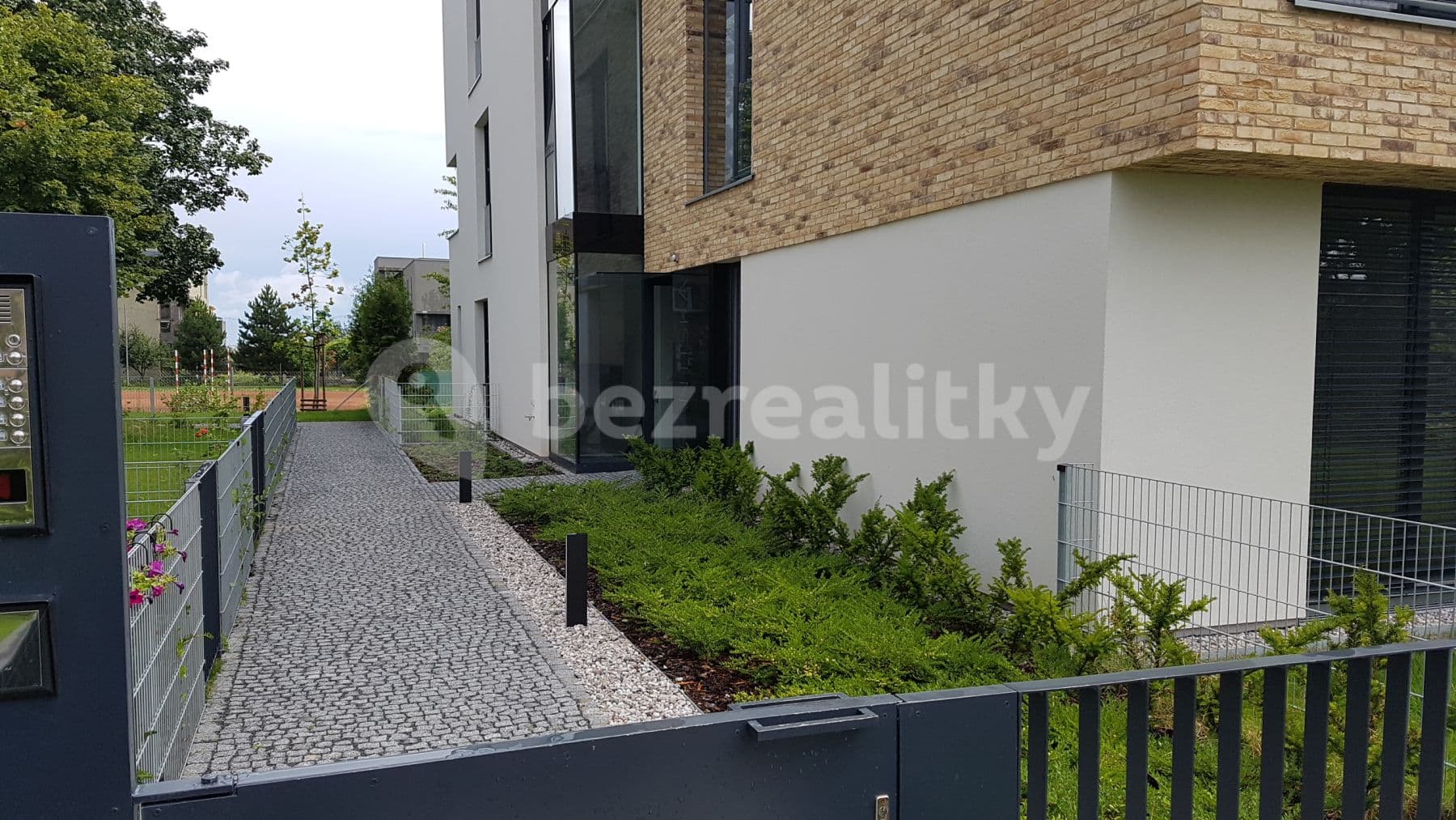 Pronájem bytu 2+kk 61 m², Mokropeská, Černošice, Středočeský kraj Pronájem bytu 2+kk 61 m², Mokropeská, Černošice, Středočeský kraj