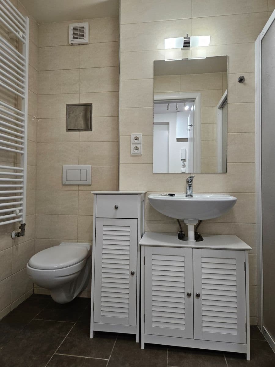 Pronájem bytu 1+1 37 m², Drahobejlova, Praha, Praha Pronájem bytu 1+1 37 m², Drahobejlova, Praha, Praha