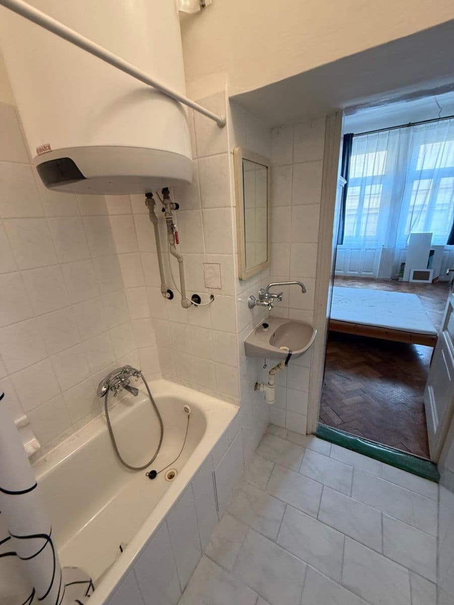 Pronájem bytu 1+1 37 m², Na Výtoni, Praha, Praha Pronájem bytu 1+1 37 m², Na Výtoni, Praha, Praha