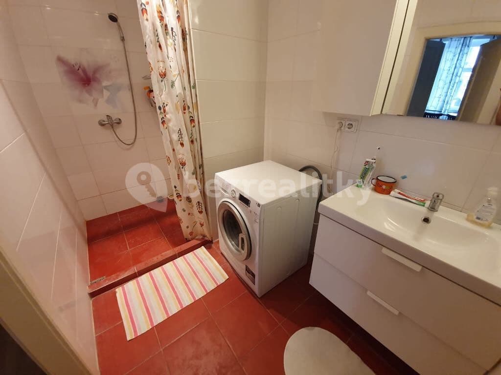 Pronájem bytu 4+kk 35 m², Pernerova, Praha, Praha Pronájem bytu 4+kk 35 m², Pernerova, Praha, Praha