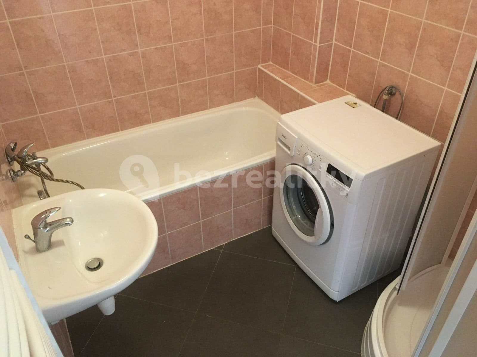 Pronájem bytu 2+kk 55 m², Kouřimská, Praha, Praha Pronájem bytu 2+kk 55 m², Kouřimská, Praha, Praha