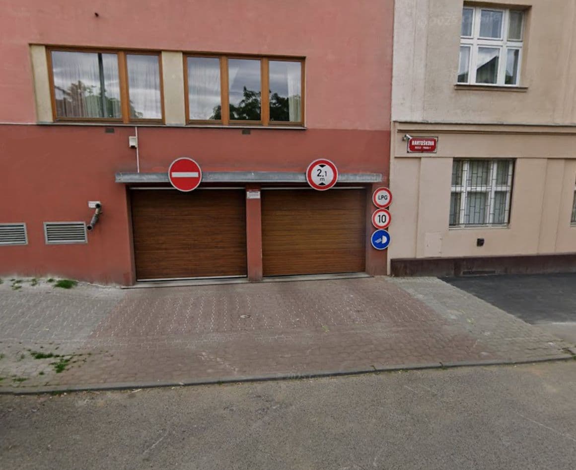 Pronájem garáže 21 m², Mojmírova, Praha, Praha Pronájem garáže 21 m², Mojmírova, Praha, Praha