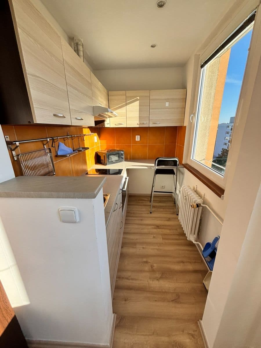 Pronájem bytu 1+1 32 m², Brodského, Praha, Praha Pronájem bytu 1+1 32 m², Brodského, Praha, Praha