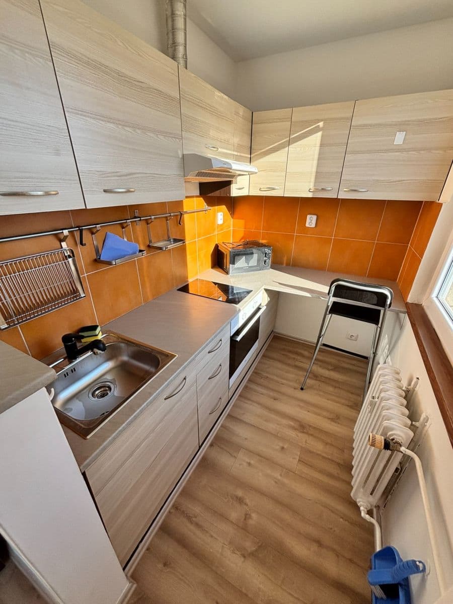 Pronájem bytu 1+1 32 m², Brodského, Praha, Praha Pronájem bytu 1+1 32 m², Brodského, Praha, Praha