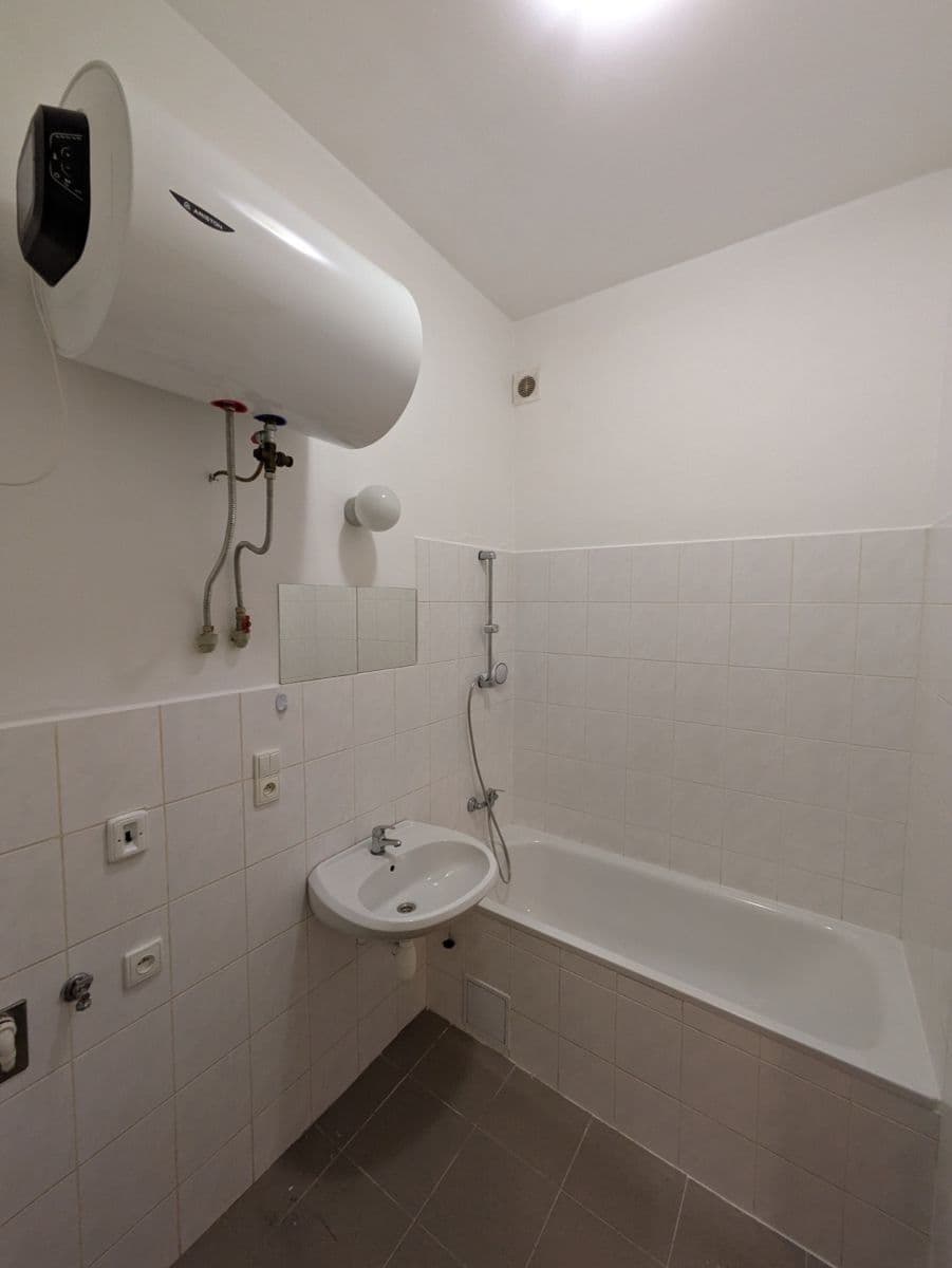 Pronájem bytu 1+kk 28 m², Lounská, Teplice, Ústecký kraj Pronájem bytu 1+kk 28 m², Lounská, Teplice, Ústecký kraj