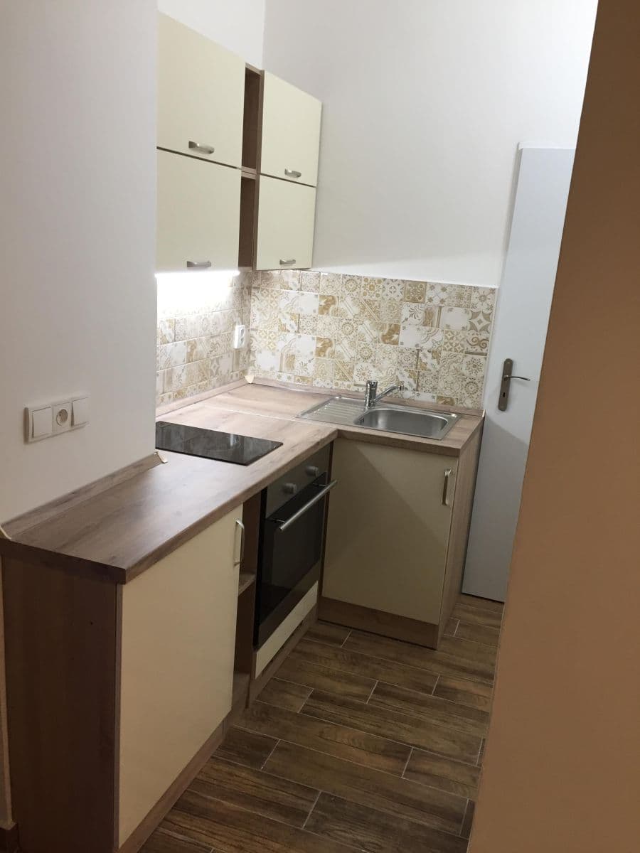 Pronájem bytu Garsoniéra 32 m², Janovského, Praha, Praha Pronájem bytu Garsoniéra 32 m², Janovského, Praha, Praha
