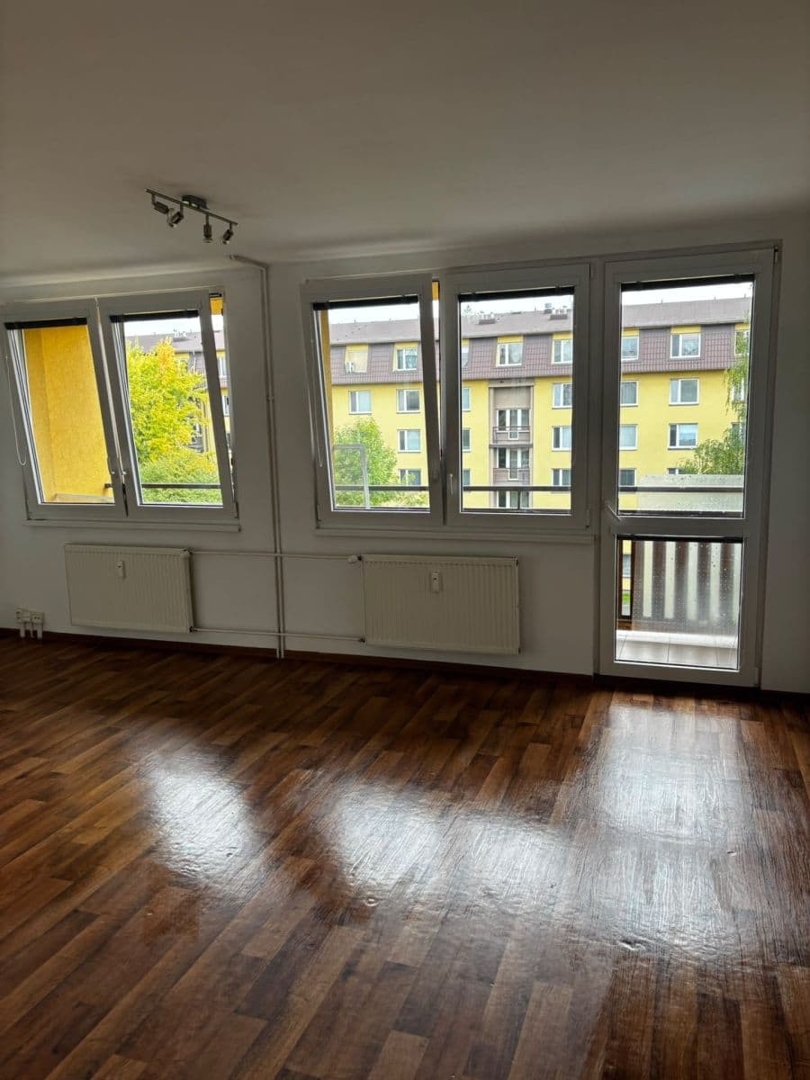 Pronájem bytu 3+kk 65 m², Višňová, Milovice, Středočeský kraj Pronájem bytu 3+kk 65 m², Višňová, Milovice, Středočeský kraj