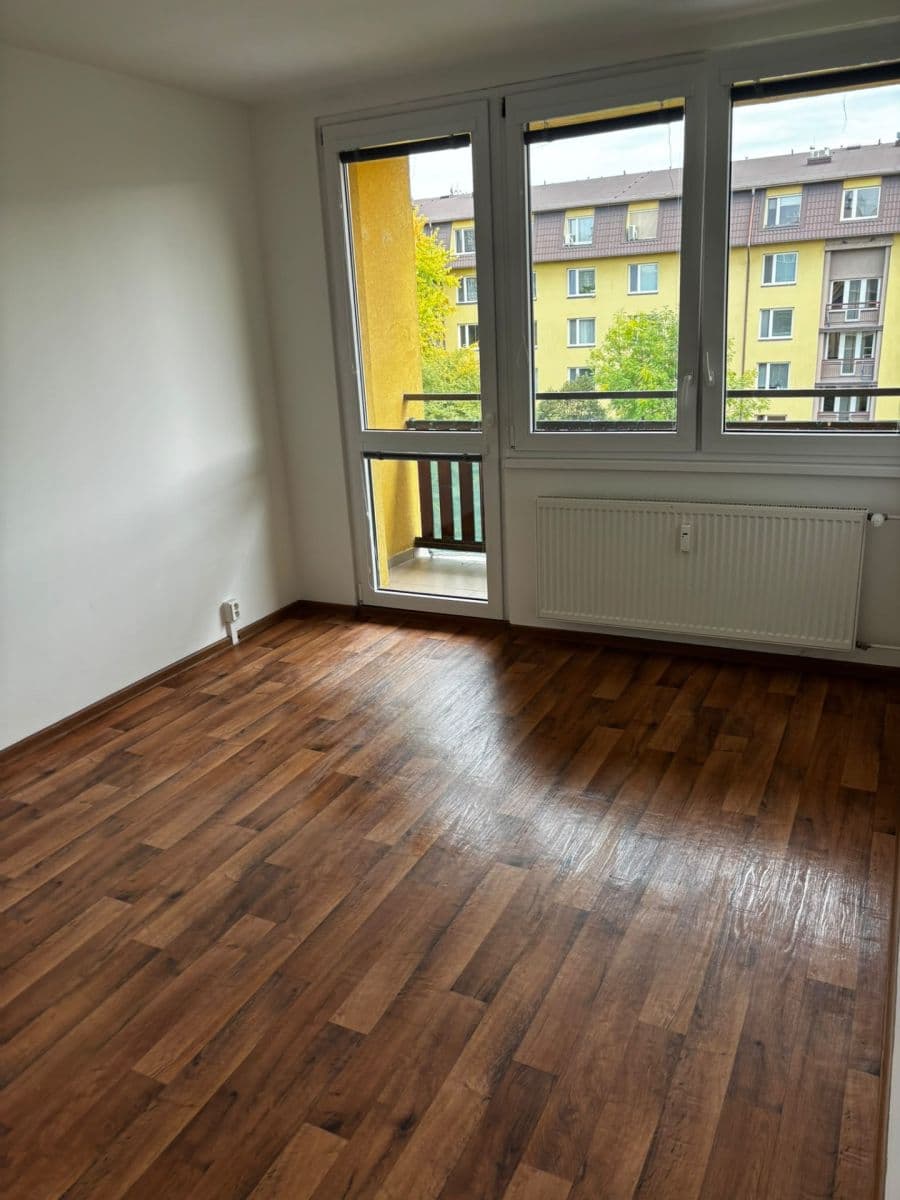 Pronájem bytu 3+kk 65 m², Višňová, Milovice, Středočeský kraj Pronájem bytu 3+kk 65 m², Višňová, Milovice, Středočeský kraj
