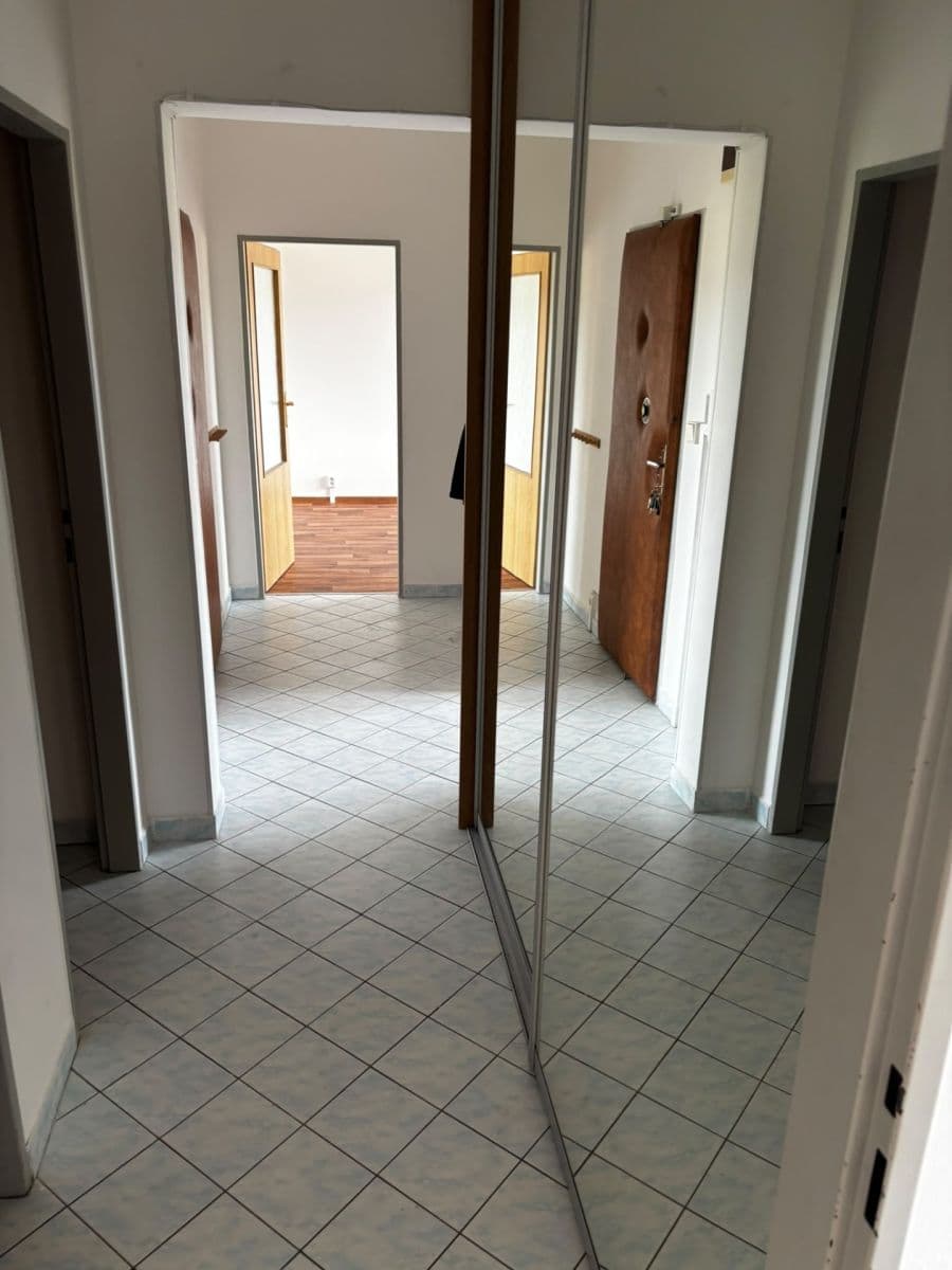 Pronájem bytu 3+kk 65 m², Višňová, Milovice, Středočeský kraj Pronájem bytu 3+kk 65 m², Višňová, Milovice, Středočeský kraj