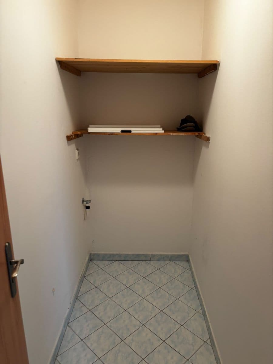 Pronájem bytu 3+kk 65 m², Višňová, Milovice, Středočeský kraj Pronájem bytu 3+kk 65 m², Višňová, Milovice, Středočeský kraj