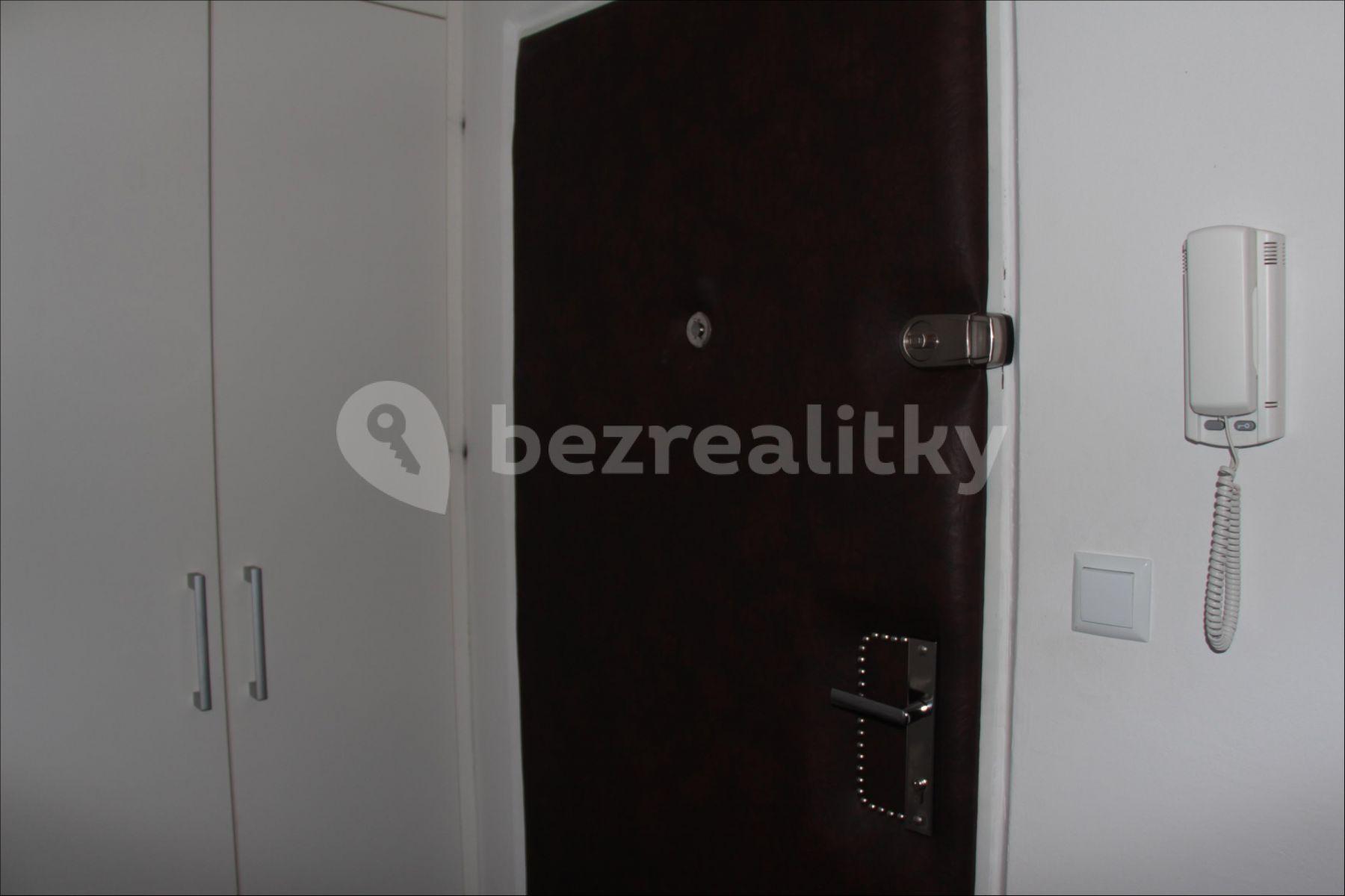 Pronájem bytu 1+kk 32 m², V Zápolí, Praha, Praha
