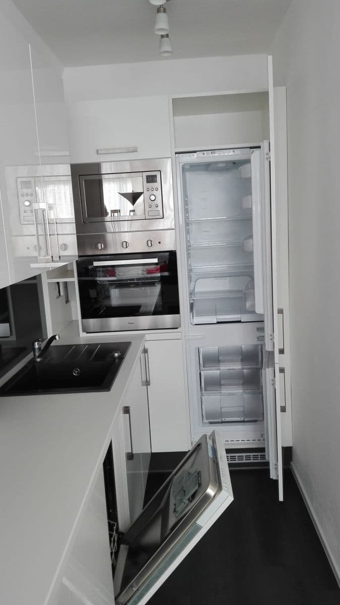 Pronájem bytu 1+kk 32 m², Bulharská, Praha, Praha Pronájem bytu 1+kk 32 m², Bulharská, Praha, Praha