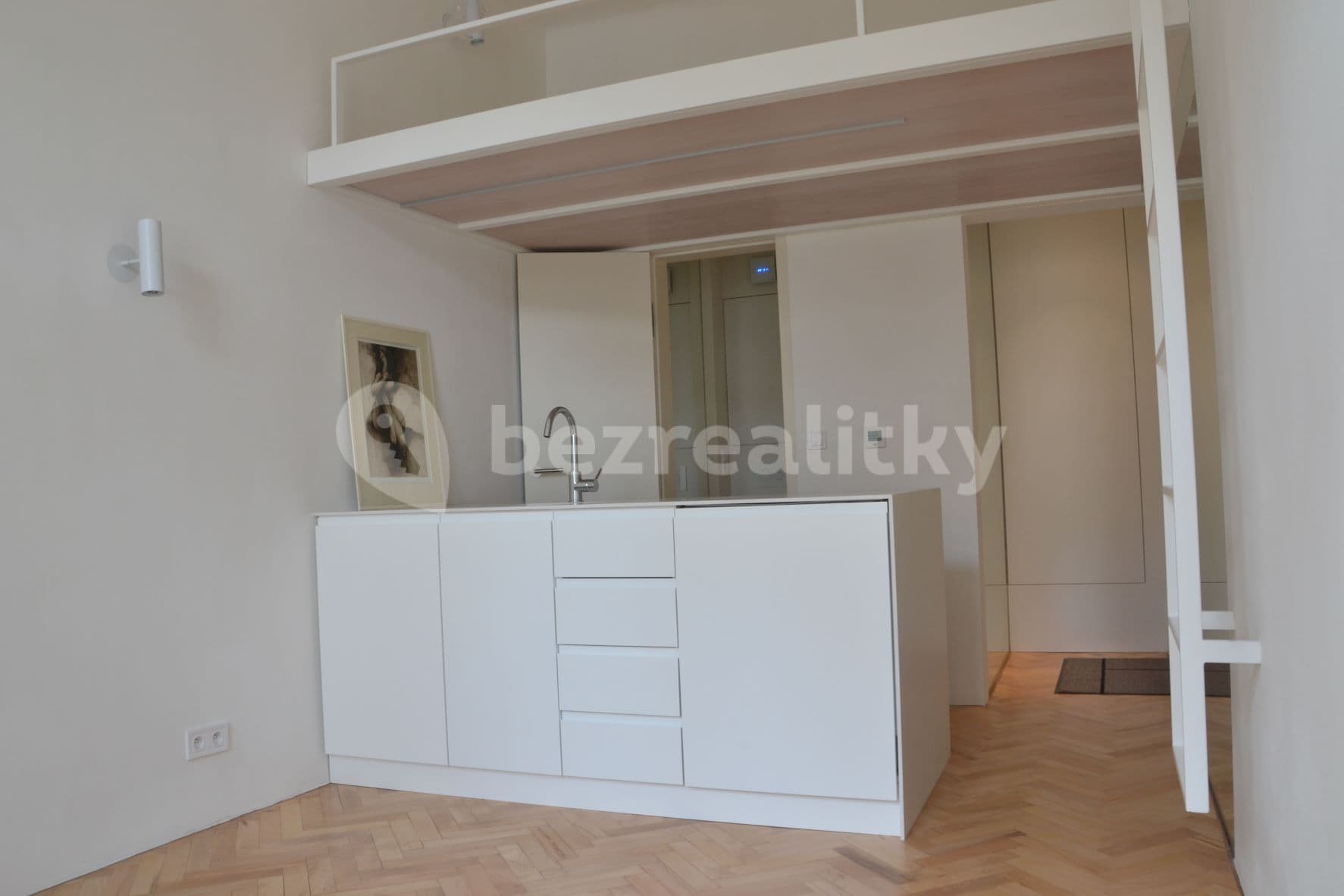 Pronájem bytu 1+kk 18 m², U Obecního dvora, Praha, Praha Pronájem bytu 1+kk 18 m², U Obecního dvora, Praha, Praha